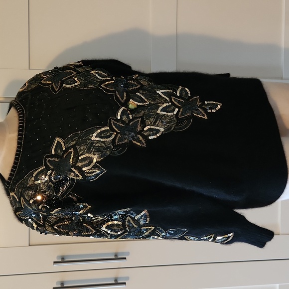 Vtg Heavily beaded and embellished black Gold angora blend sweater Sz L - Picture 6 of 9